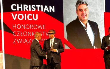 Der Präsident der polnischen Aluplast-Niederlassung, Christian Voicu, wird Ehrenmitglied des Polnischen Fenster- und Türenverbandes (Polski Związek Okna i Drzwi)